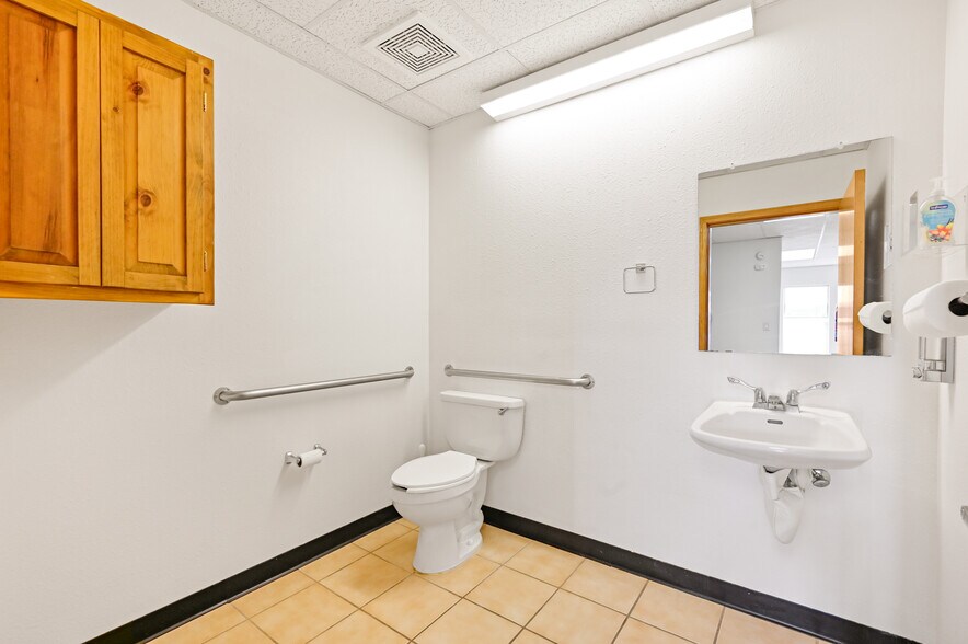 More Photos Of 1925 Aspen Dr, Santa Fe Office For Lease