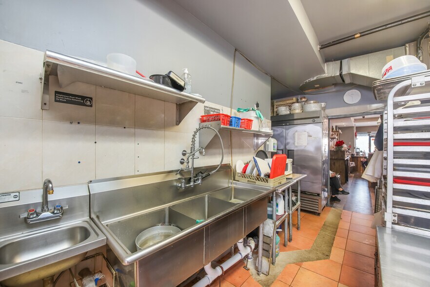 More Photos Of 315 Sand Ln, Staten Island General Retail For Lease
