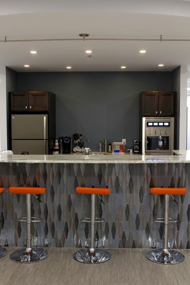 More Photos Of 112 Parker St, Newburyport Research And Development For Lease