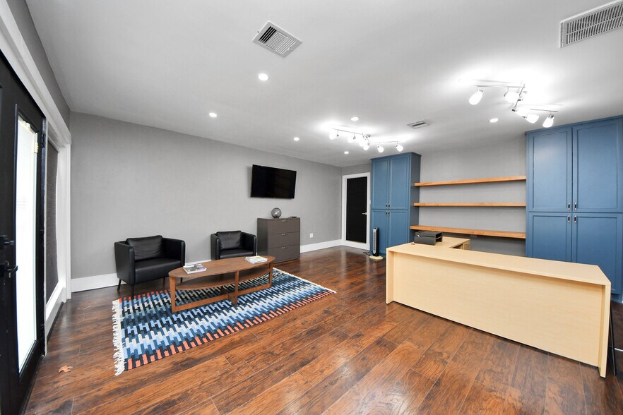 More Photos Of 4738 W. Alabama, Houston Loft Creative Space For Lease