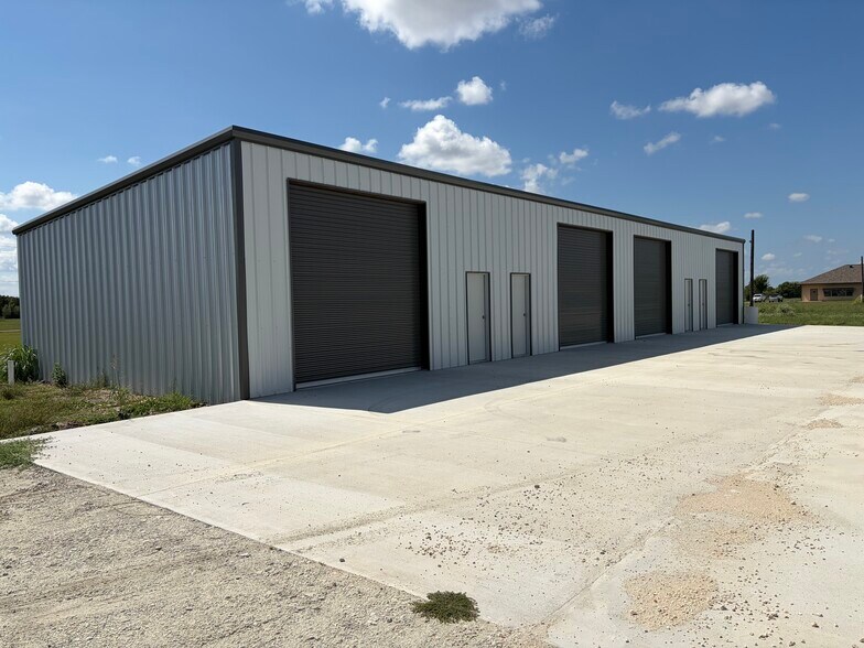 More Photos Of 12425 Airport Rd, Hearne Unknown For Lease