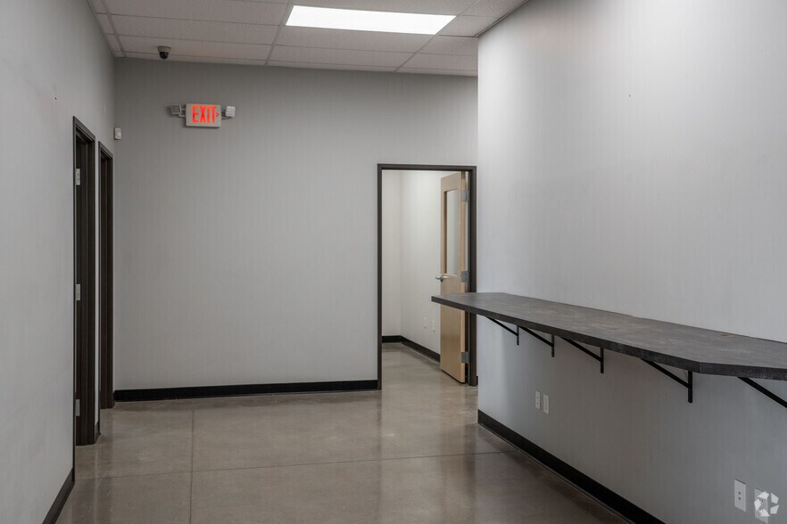 More Photos Of 3124 Blossom Dr NE, Salem Warehouse For Lease