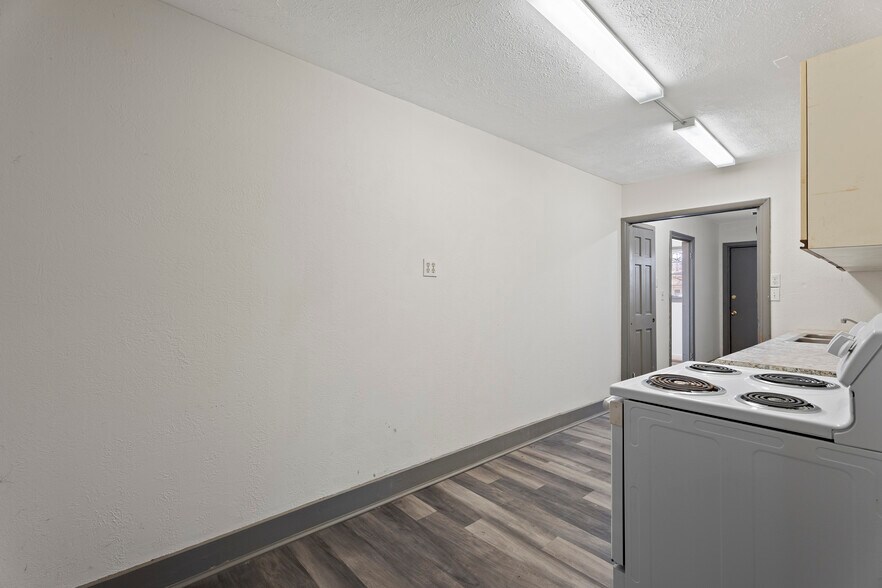 More Photos Of 300 Range St, Marshall Multifamily For Sale