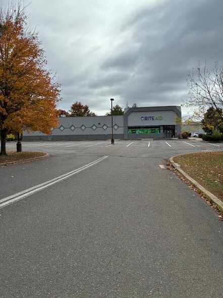 More Photos Of 605 N Colony Rd, Wallingford Freestanding For Lease