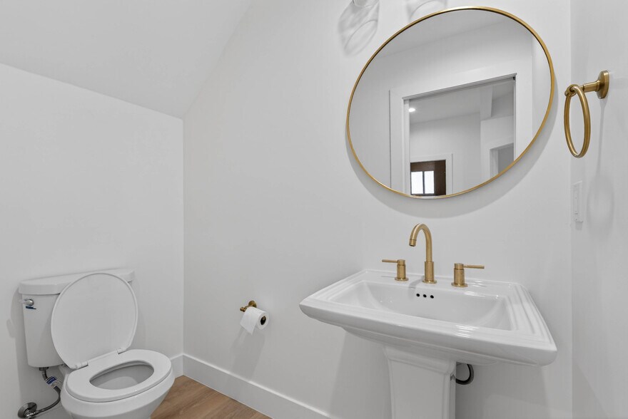 More Photos Of 678 E 45th St, Los Angeles Multifamily For Sale