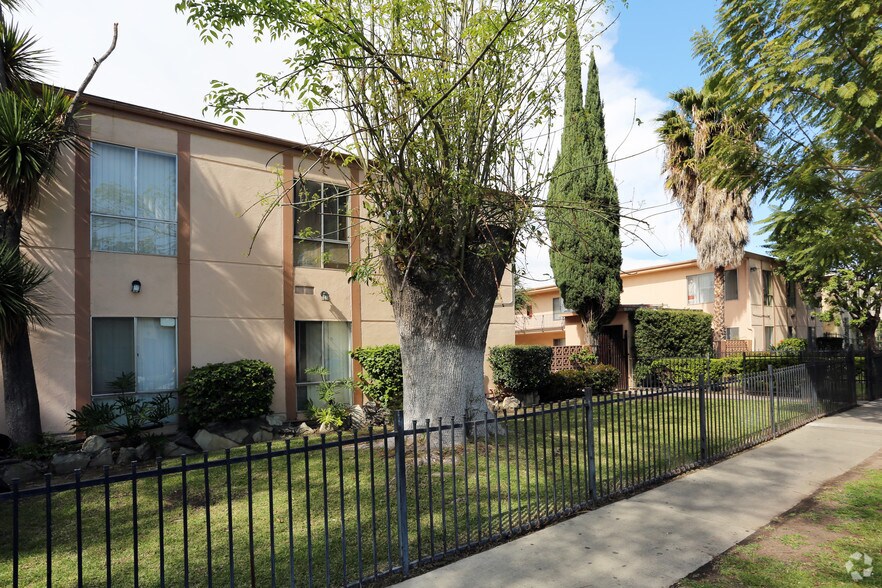 More Photos Of 1426 Minnie St, Santa Ana Apartments For Sale