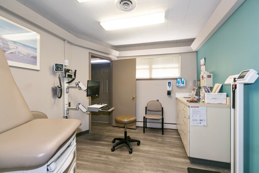 More Photos Of 421 Deer Park Ave, Babylon Medical For Sale