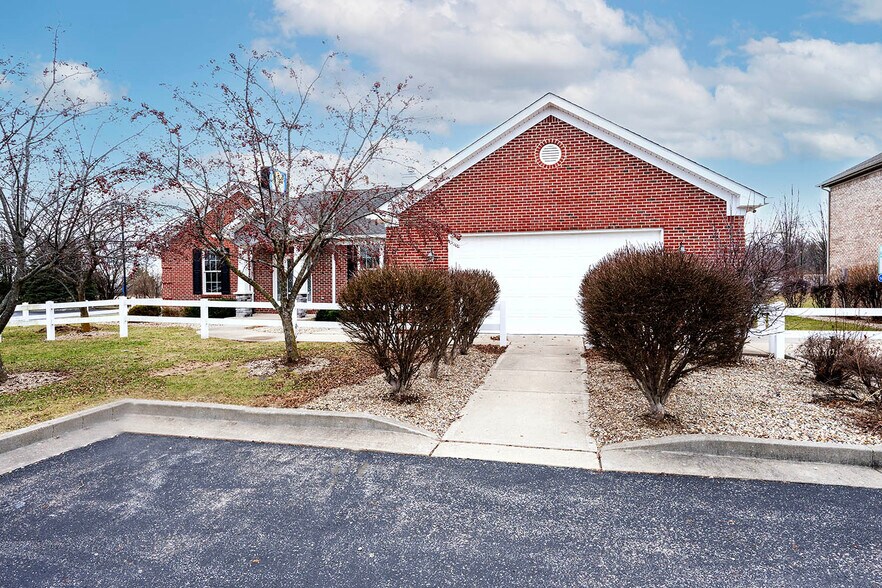 More Photos Of 65 Maplehurst Dr, Brownsburg Office For Sale