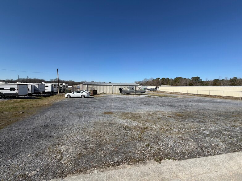 More Photos Of 1913 US 41 Hwy SW, Calhoun Flex For Lease