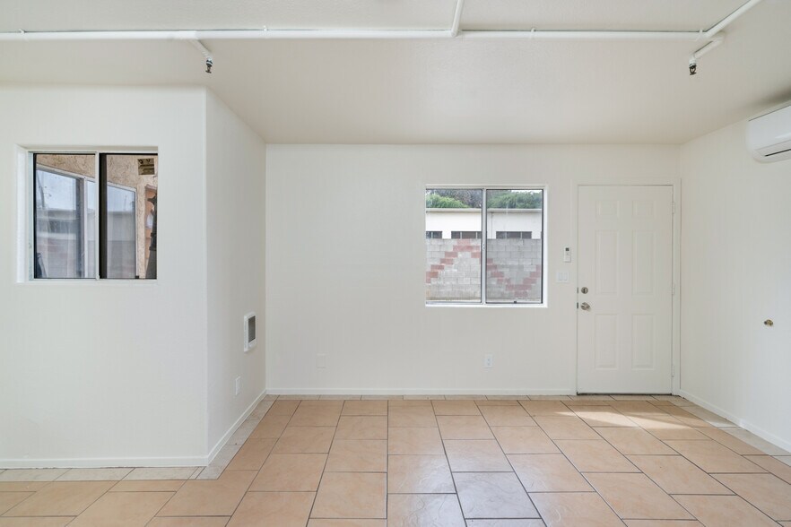 More Photos Of 14646 Kittridge St, Van Nuys Apartments For Sale