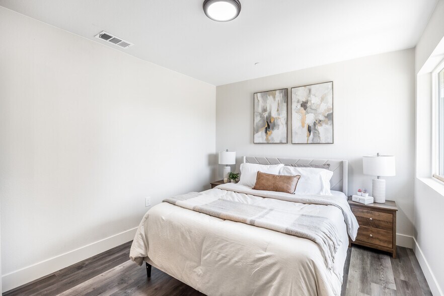 More Photos Of 2409 Cava Ct, Sacramento Apartments For Sale