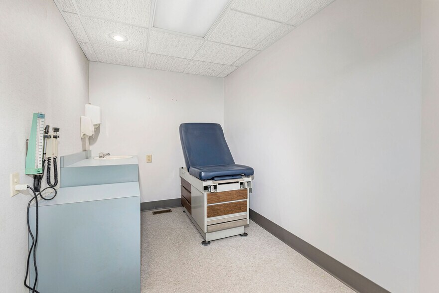More Photos Of 5850 Boymel Dr, Fairfield Medical For Sale