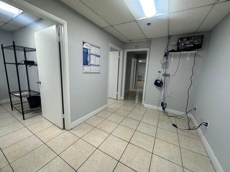 More Photos Of 8292-8320 NW 14th St, Doral Warehouse For Lease