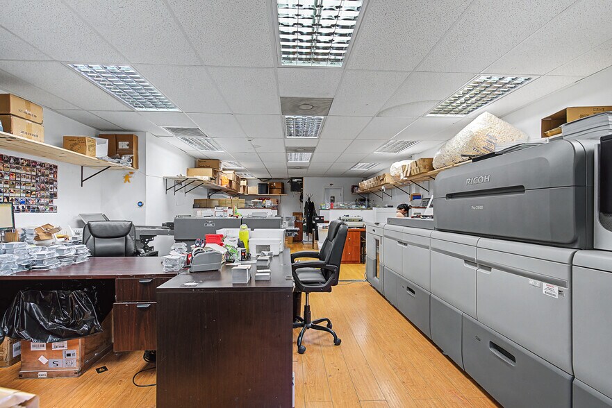 More Photos Of 6045-6047 Vineland Ave, North Hollywood Office For Sale
