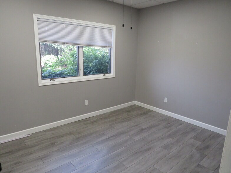 More Photos Of 1715 N Division St, Morris Unknown For Lease