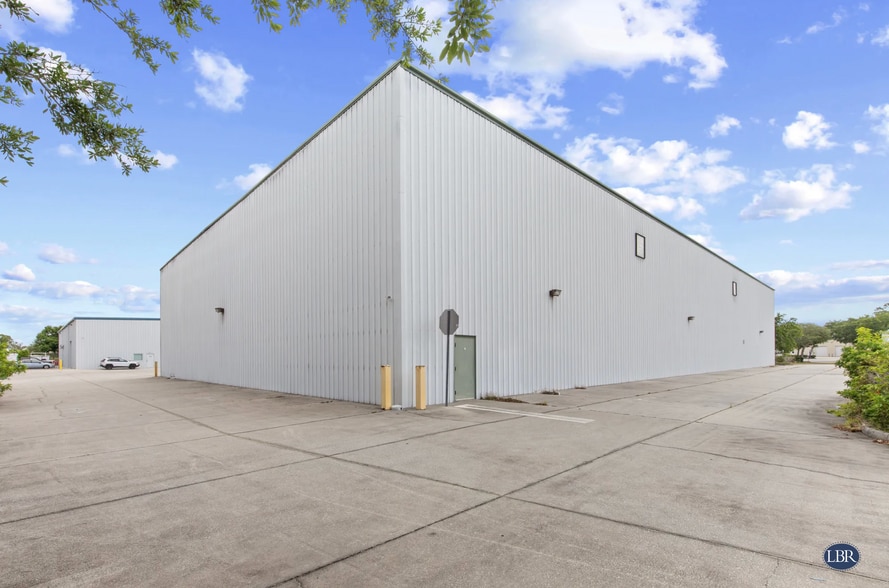 More Photos Of 3120 Skyway Cir, Melbourne Warehouse For Lease
