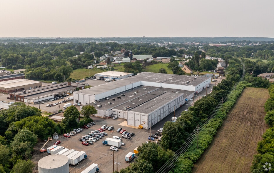 More Photos Of 58 Pulaski Rear St, Peabody Distribution For Lease