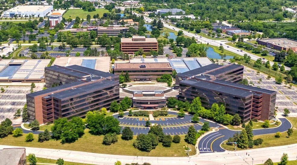 More Photos Of 4 Overlook Pt, Lincolnshire Office For Lease