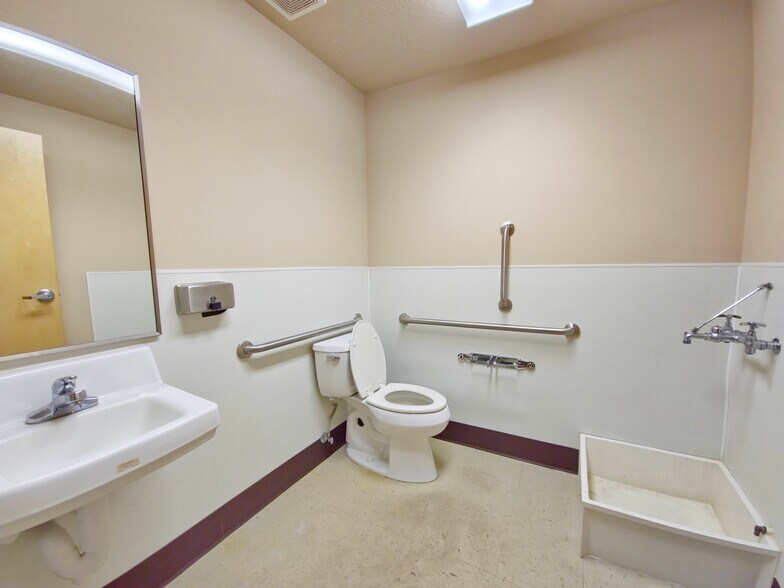 More Photos Of 514 E Pershing Ave, Riverton Freestanding For Lease