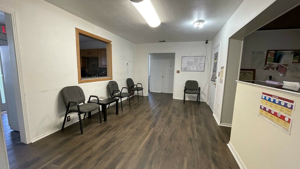 More Photos Of 1803 Salem Rd, Lakeland Medical For Sale