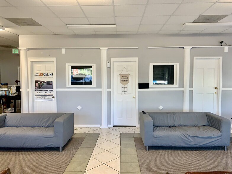 More Photos Of 2555 Allen Genoa Rd, Pasadena Freestanding For Sale