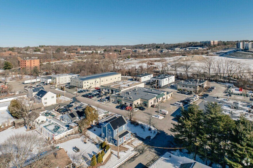 More Photos Of 10-22 Henshaw St, Woburn Warehouse For Lease