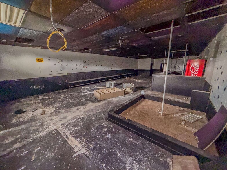 More Photos Of 3116-3118 Bragg Blvd, Fayetteville Bar For Lease