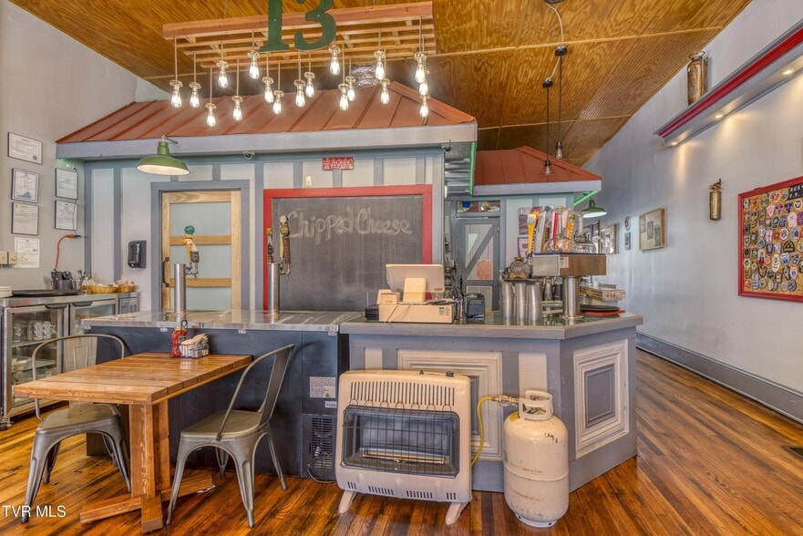 More Photos Of 139 Town Square St, Glade Spring Restaurant For Sale