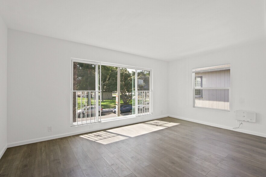 More Photos Of 2075 E Broadway, Long Beach Apartments For Sale