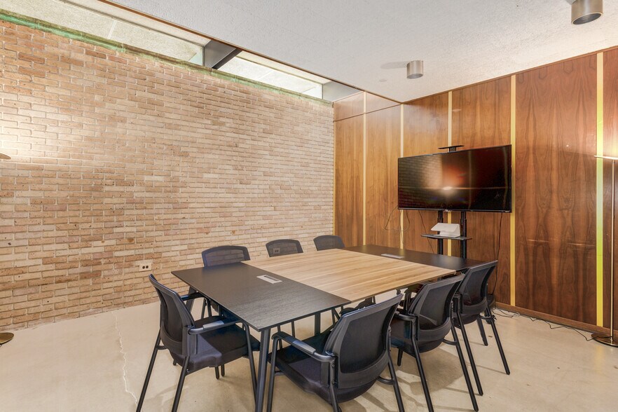 More Photos Of 556 Perry Ave, Greenville Office For Lease