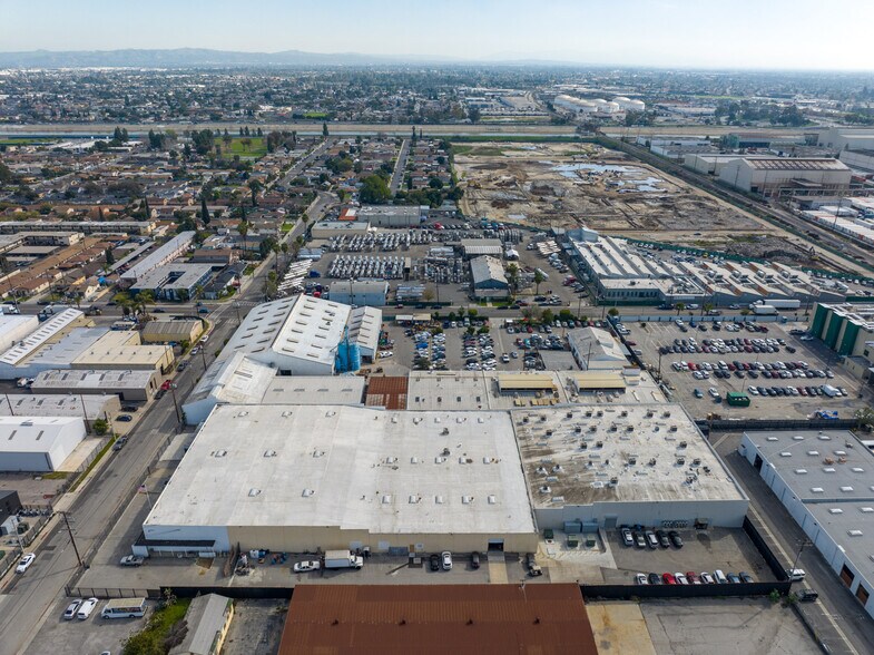 More Photos Of 4916 Cecilia St, Cudahy Warehouse For Sale