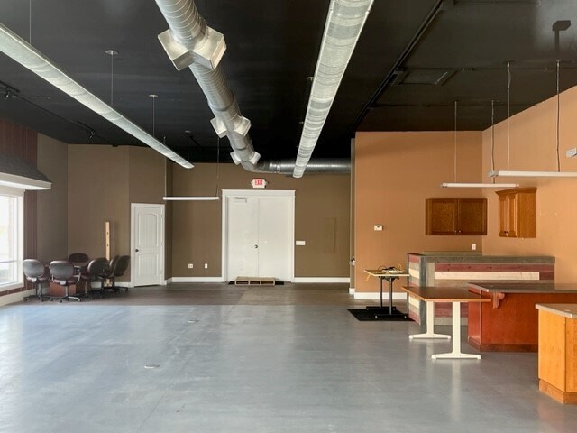 More Photos Of 606 N 9th St, Kalamazoo Storefront For Lease