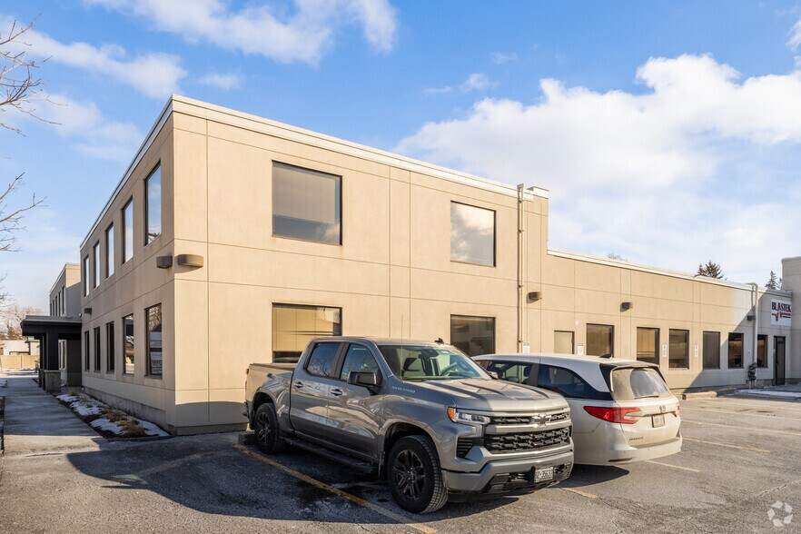 More Photos Of 1550 Laperriere Ave, Ottawa Office For Sale