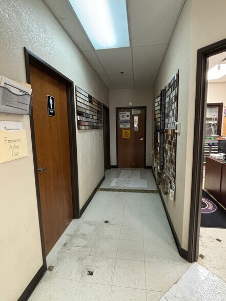 More Photos Of 2690 Old Alton Rd, Denton Warehouse For Lease