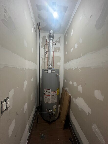 More Photos Of 3870 10th St, Long Island City Freestanding For Lease