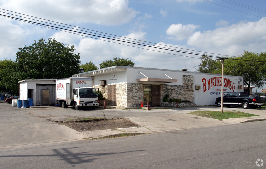 Primary Photo Of 623 S Leona St, San Antonio Manufacturing For Lease