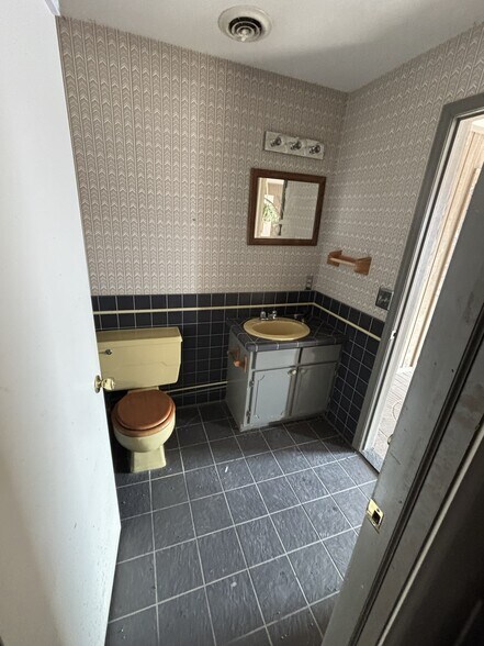 More Photos Of 4282 Dove Rd, Port Huron Flex For Lease
