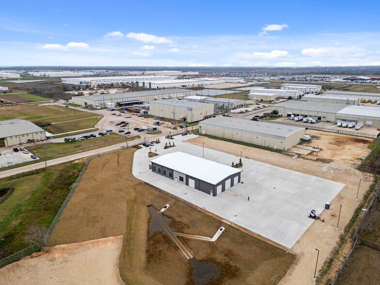 More Photos Of Hwy. 90 and Commerce, Katy Office For Lease