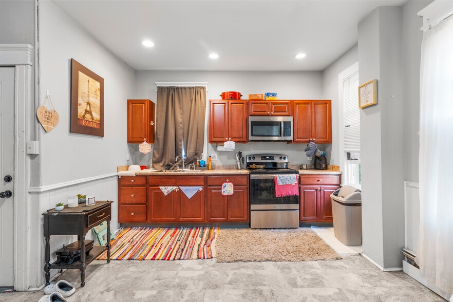 More Photos Of 445-451 Columbus Blvd, New Britain Apartments For Sale
