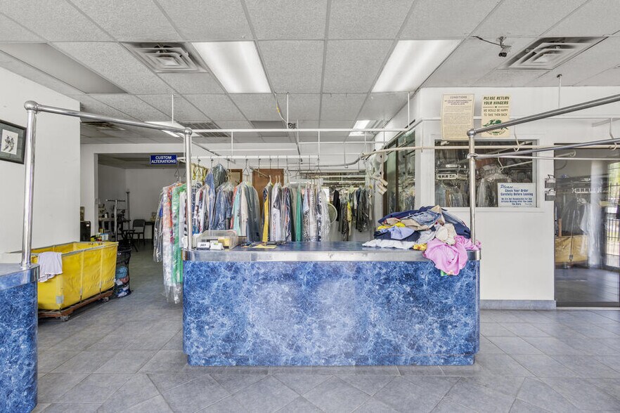 More Photos Of 711 N University Dr, Nacogdoches General Retail For Sale