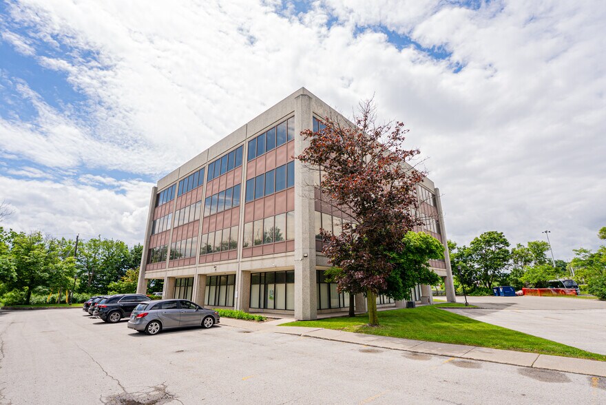 More Photos Of 627 Lyons Ln, Oakville Office For Sale