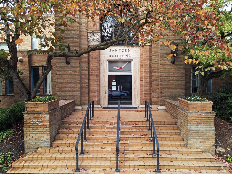 More Photos Of 401-411 NE 19th Ave, Portland Unknown For Lease