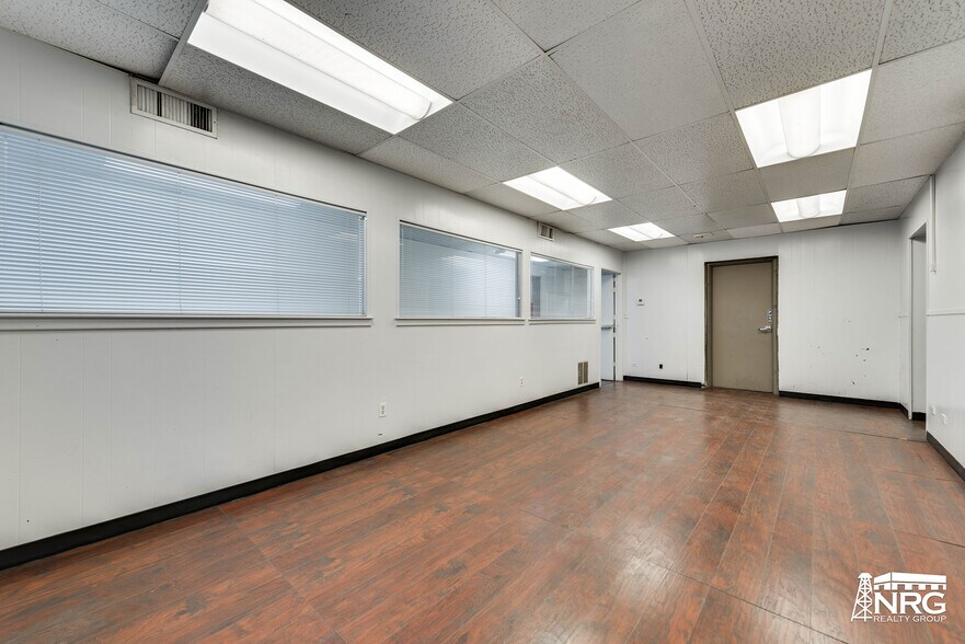 More Photos Of 1510 E 2nd St, Odessa Manufacturing For Lease
