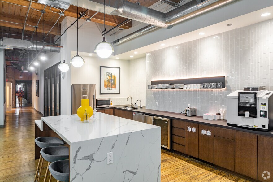 More Photos Of 320 W Ohio St, Chicago Coworking Space