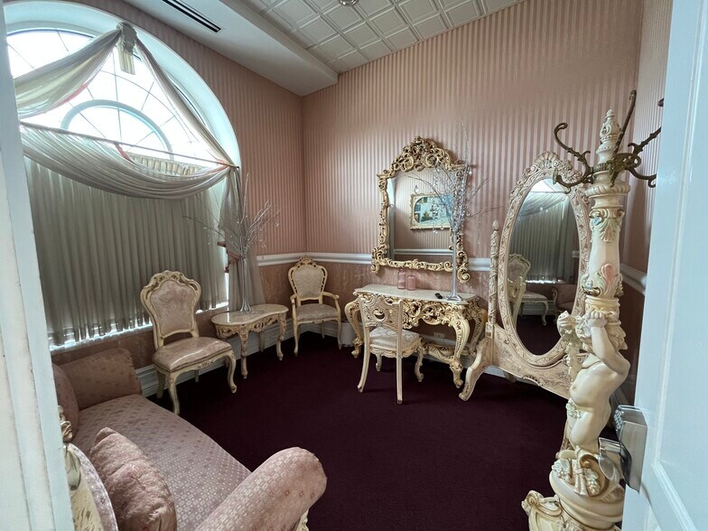 More Photos Of 3237 S Harlem Ave, Berwyn Specialty For Sale