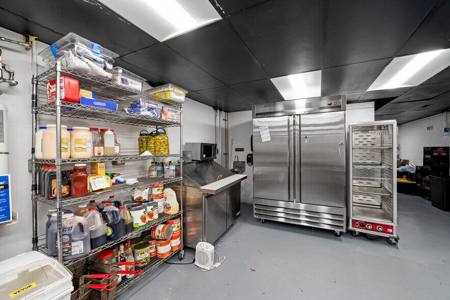 More Photos Of 13 W Allegheny Ave, Towson Storefront For Sale