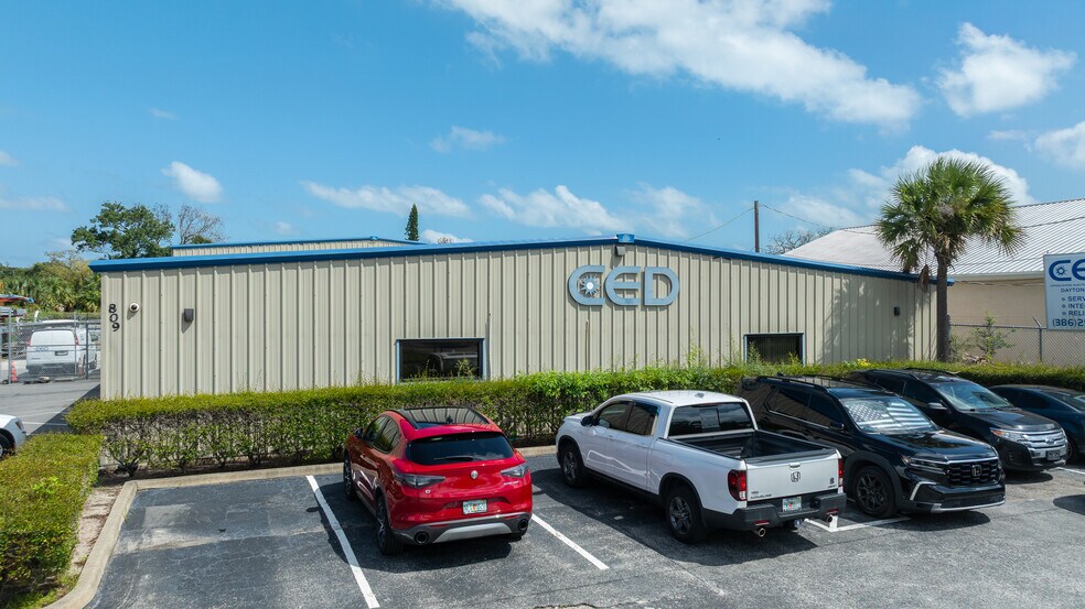 More Photos Of 809 Swift St, Daytona Beach Warehouse For Lease