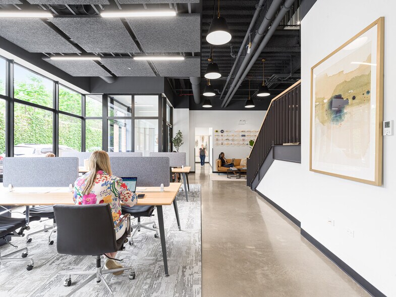 More Photos Of 3838 N Ravenswood Ave, Chicago Coworking Space