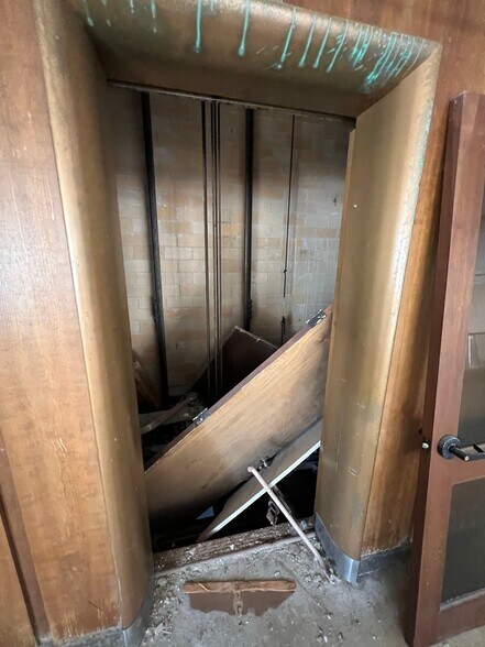 More Photos Of 100 N Main St, Corsicana Office Residential For Sale