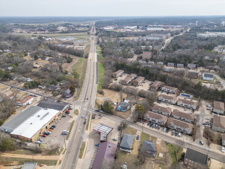 More Photos Of 128 Old West Point Rd, Starkville Daycare Center For Sale